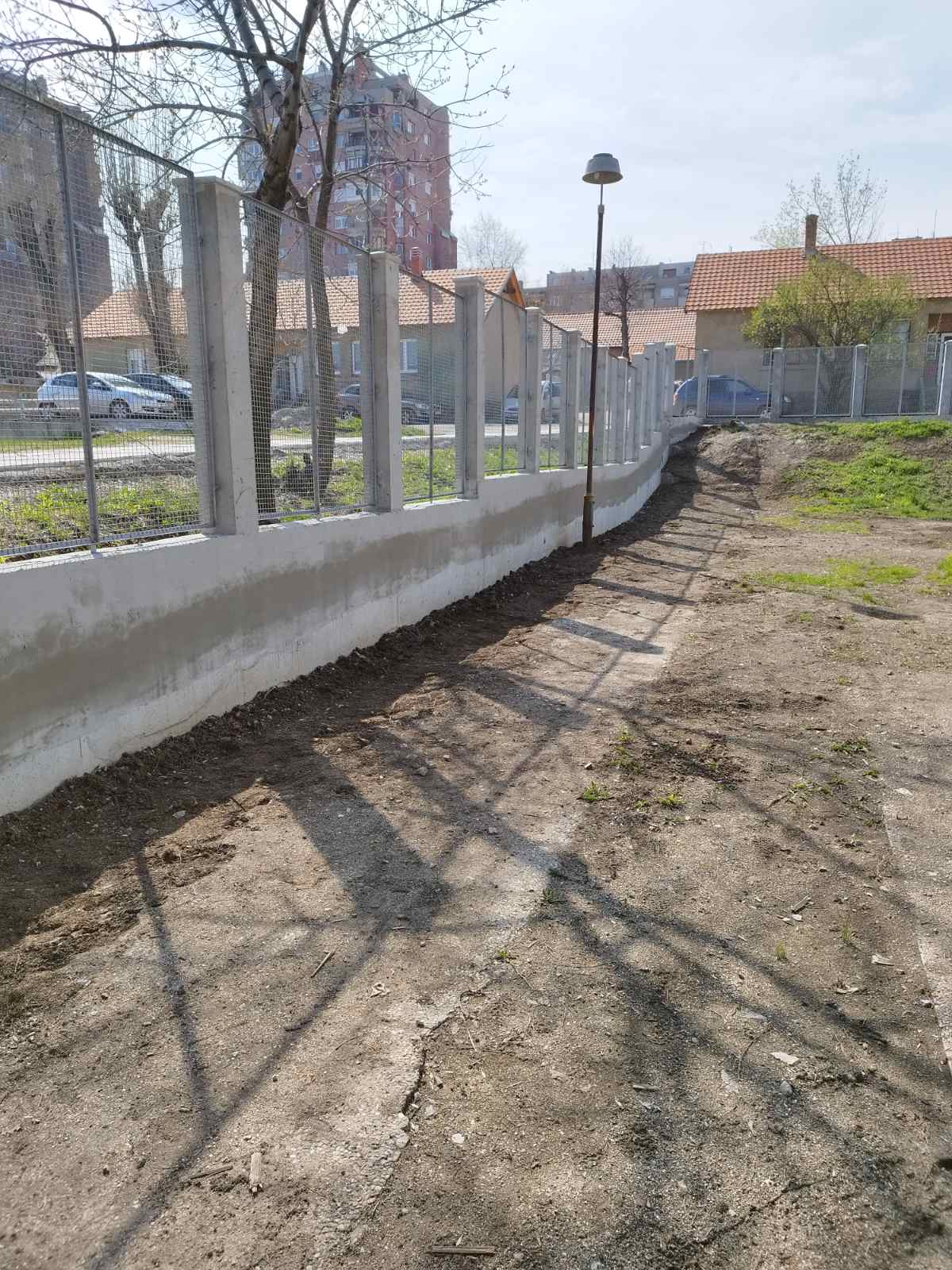 Ograda obdaništa u Boru